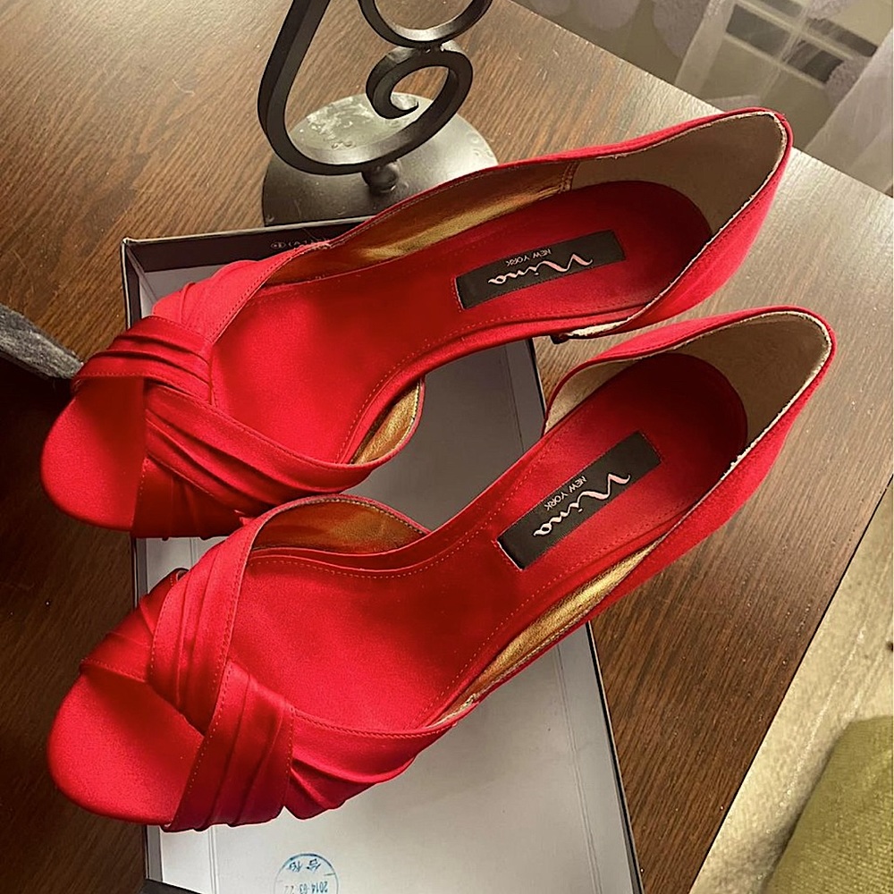 Nina red satin shoes. Size 8.5 M. Pre owned